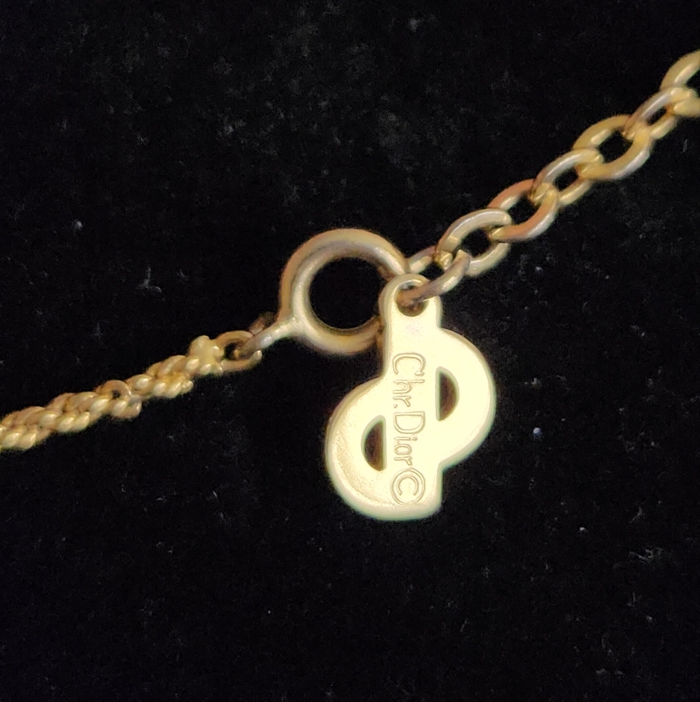 Christian Dior Gold Tone Shell Pendant Necklace - Picture 6 of 6